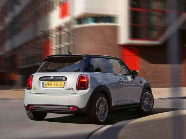 Mini 3-Door Cooper SE 2022-2025 Right Rear Three Quarter