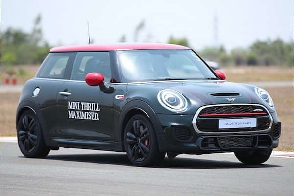 Mini JCW 2019-2021 Driving Shot