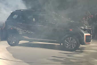 Nissan Gravite Right Side View