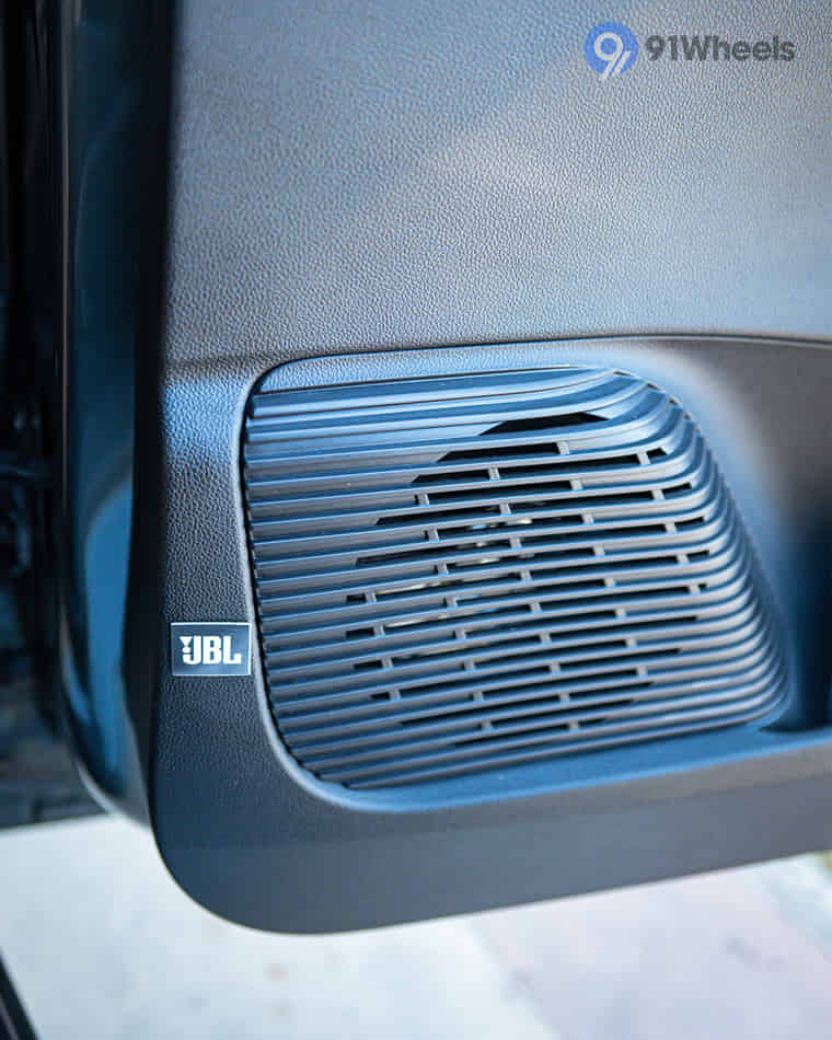 Infotainment & Charging - 1