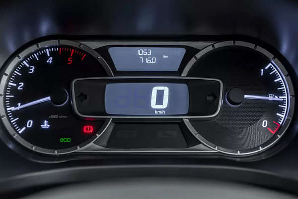 Nissan Kicks Speedometer Console
