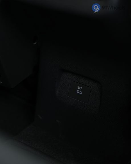 Magnite Rear Row Charging Point