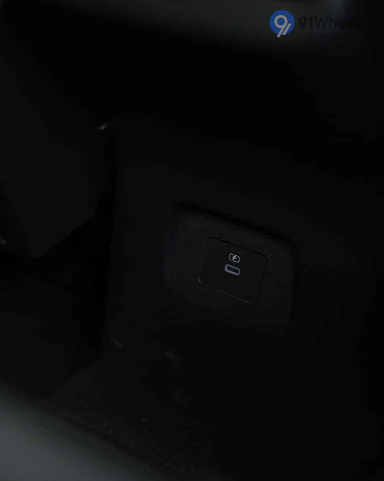 Infotainment & Charging - 1