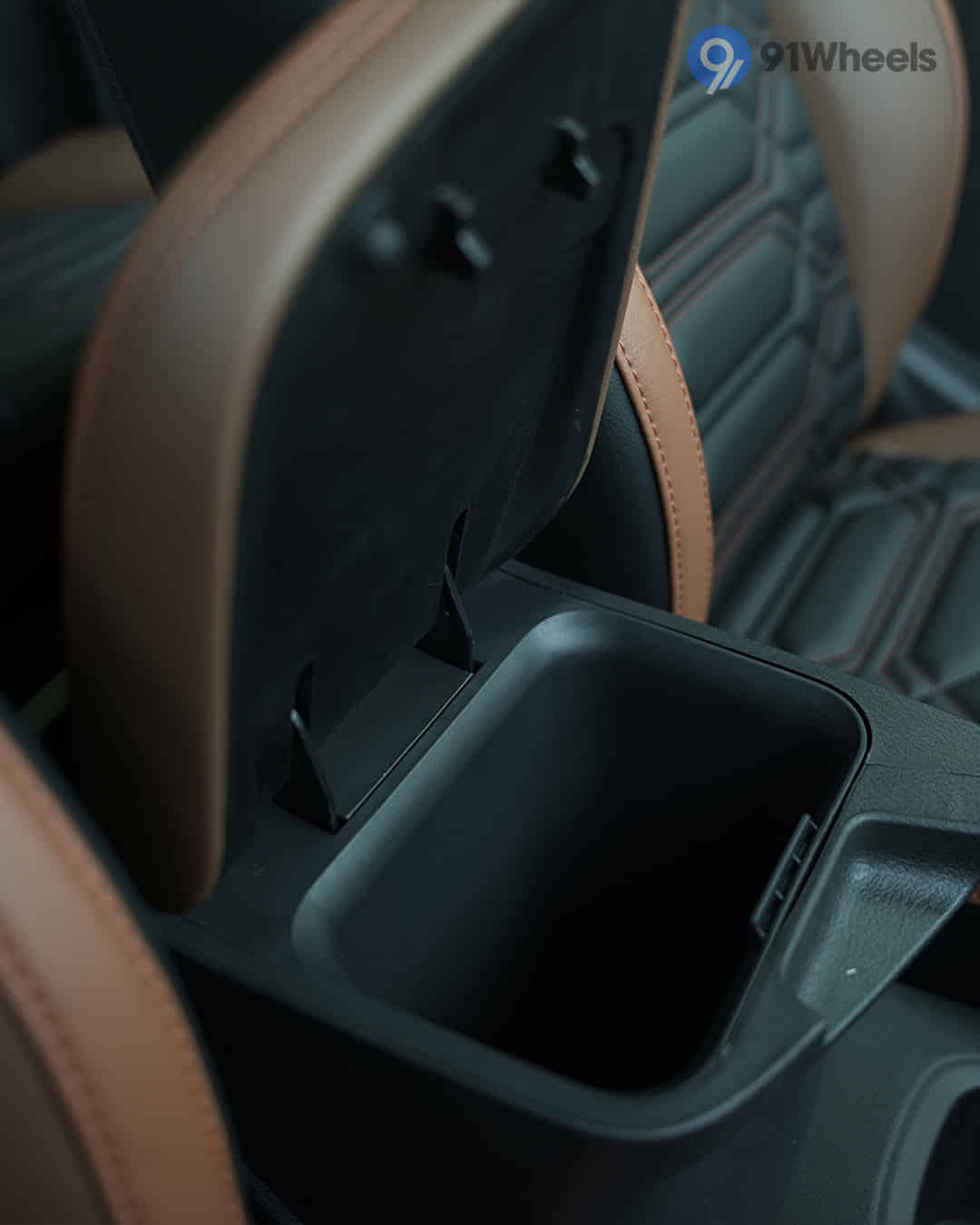 Front Centre Arm Rest Storage