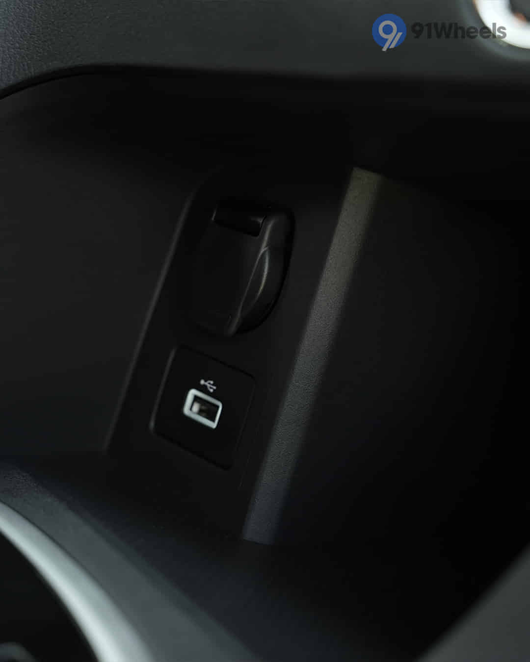 Power Socket / USB / Wireless Charging