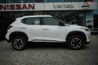 Nissan Magnite 2020 - 2024 Right Side View Nissan Magnite 2020 - 2024 Right Side View