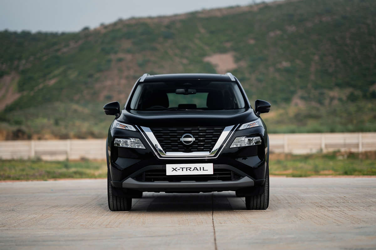 Nissan X Trail Front View