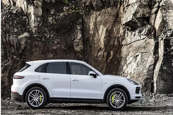 Porsche Cayenne Right Side View