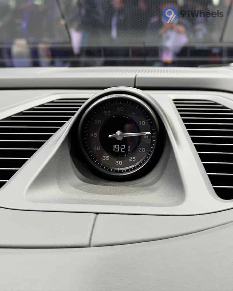 Dashboard & Front Cabin - 1 Dashboard & Front Cabin - 1