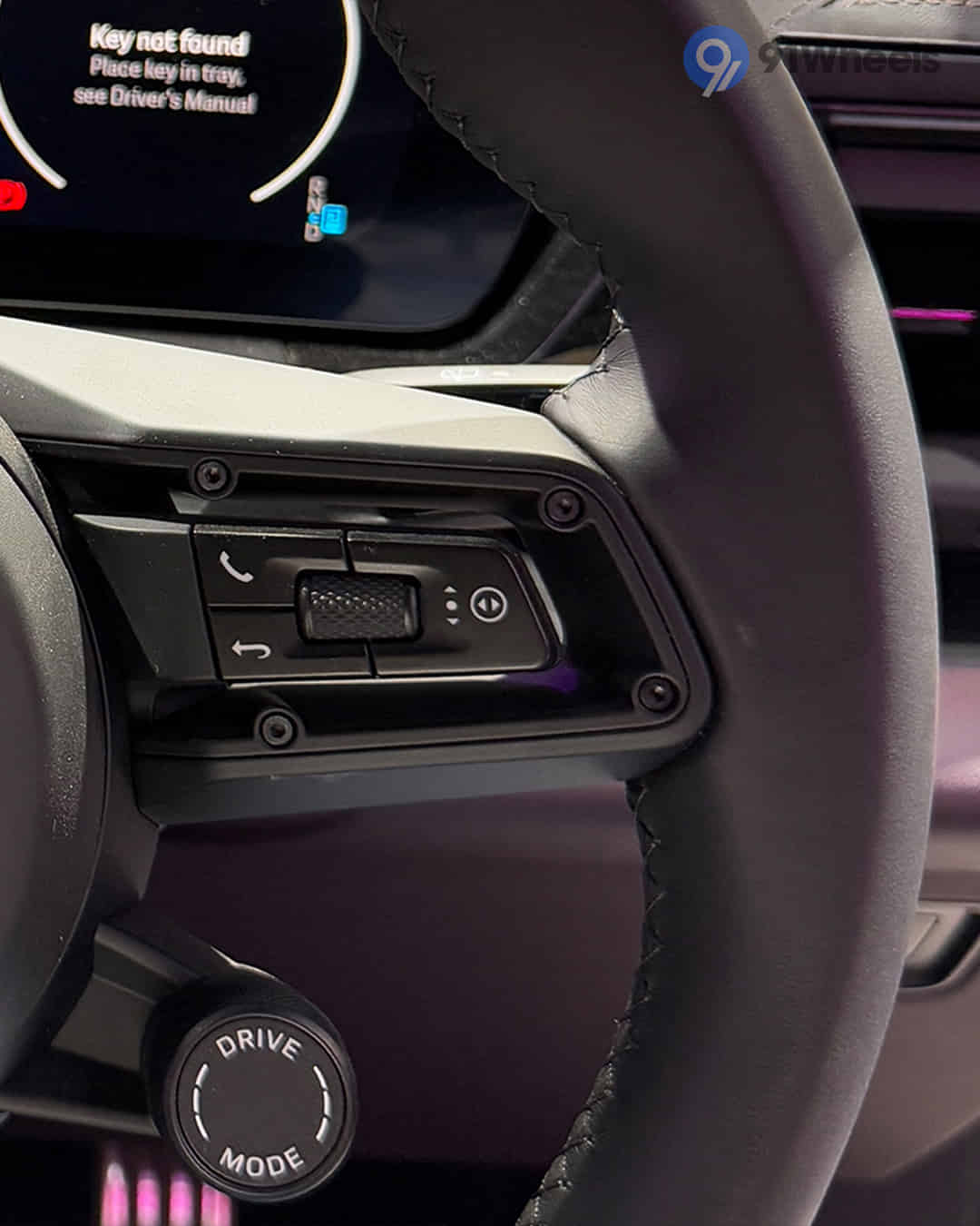 Right Steering Mounted Controls Right Steering Mounted Controls