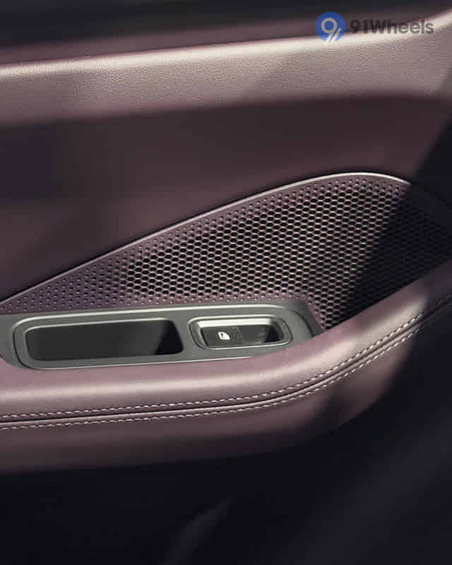 Macan Rear Speakers
