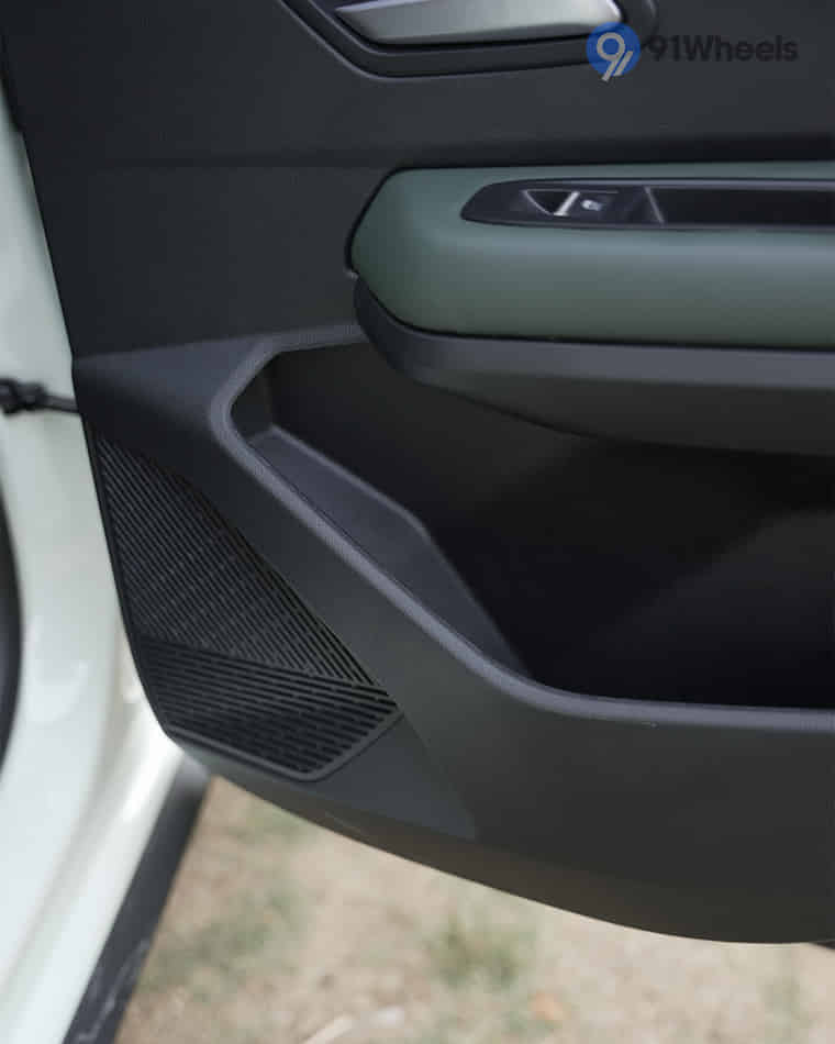 Infotainment & Charging - 3