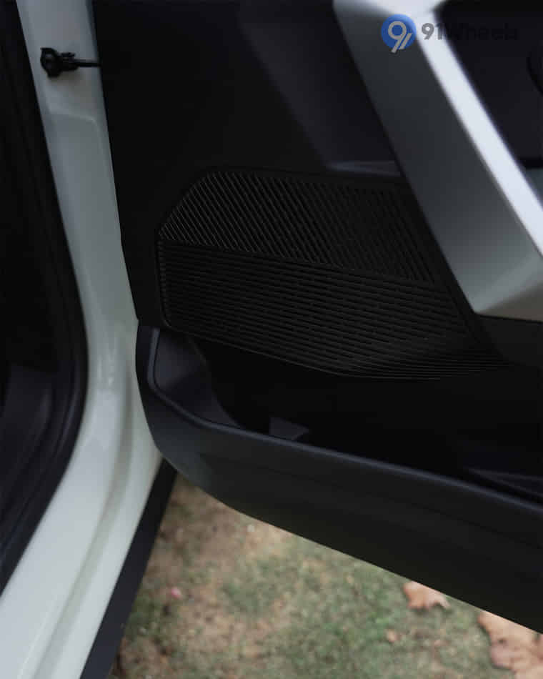 Infotainment & Charging - 2