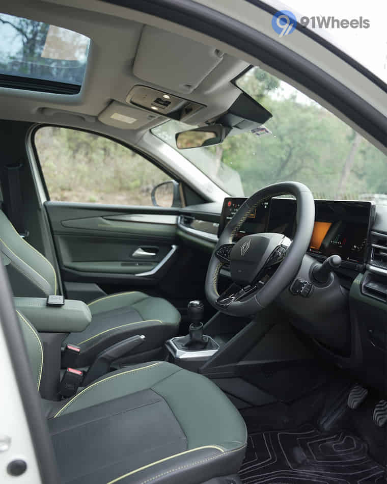 Dashboard & Front Cabin - 11