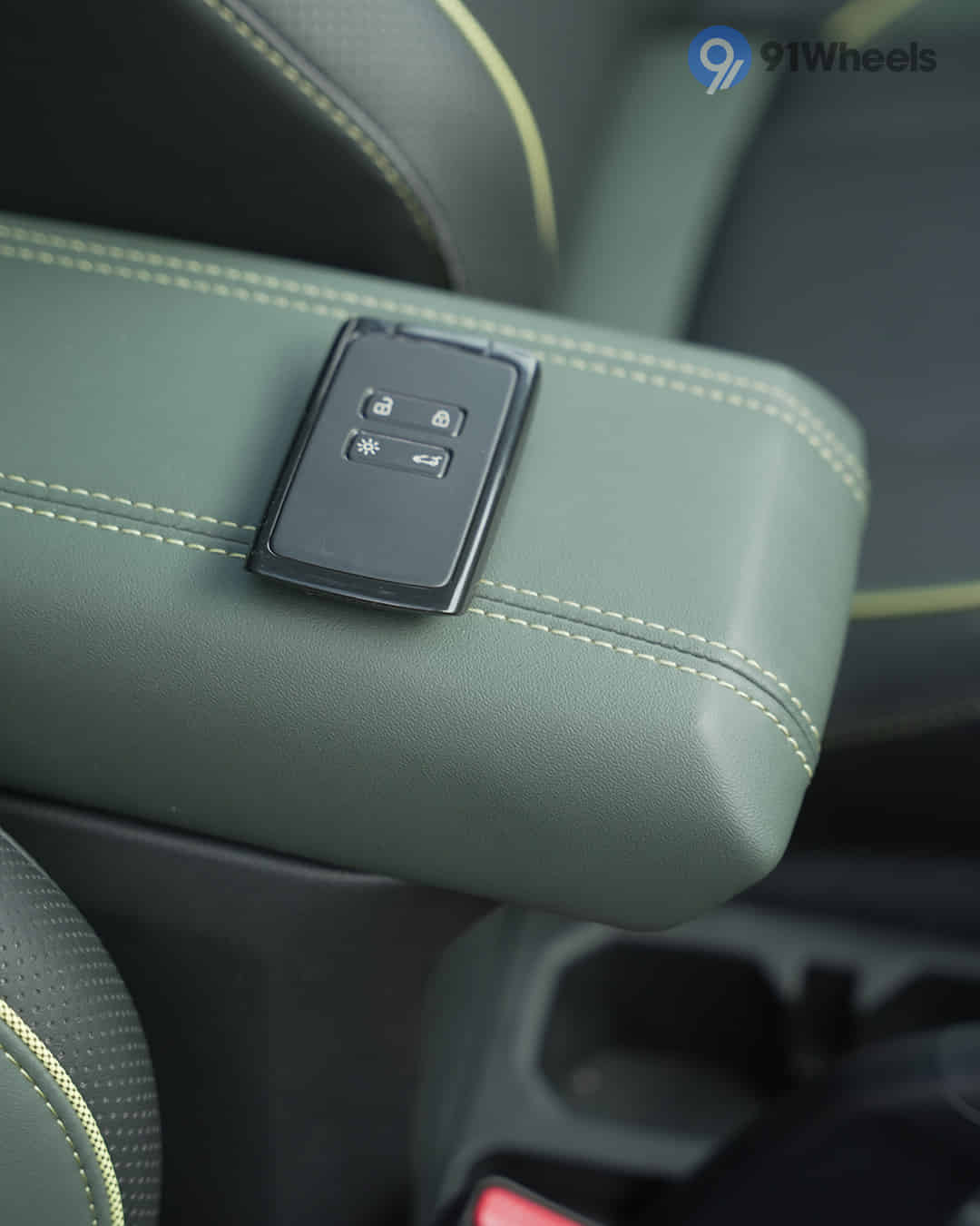 Front Centre Arm Rest