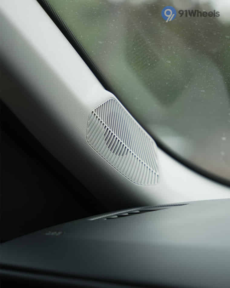 Infotainment & Charging - 4