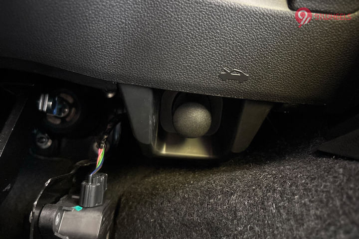 Renault Kiger 2021-2025 Bonnet/Hood release