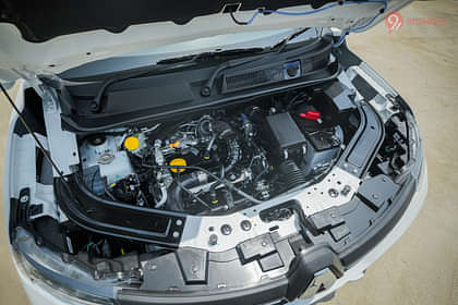 Renault Kiger RXZ 1.0L Turbo Xtronic CVT Engine Shot