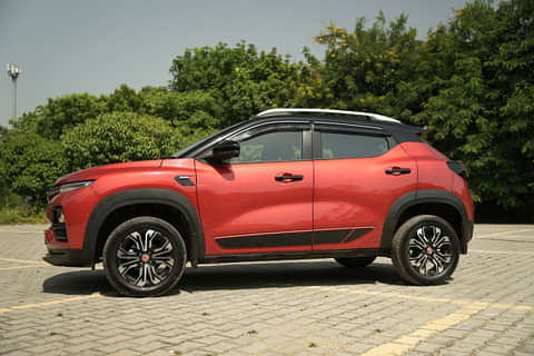 Renault Kiger RXT (O) 1.0L Turbo Manual Left Side View