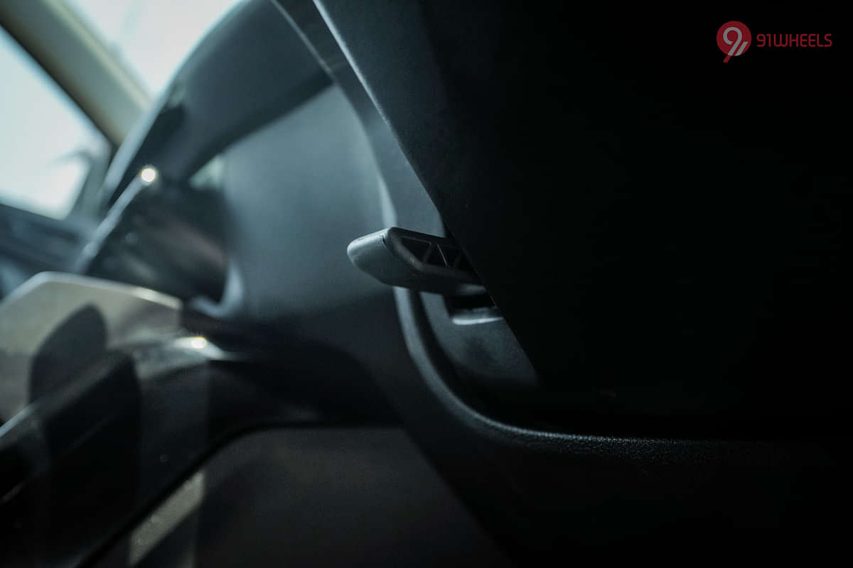Renault Kiger Steering Adjustment Lever/Controller