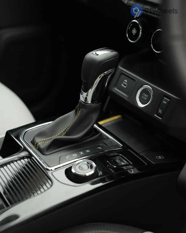 Dashboard & Front Cabin - 1