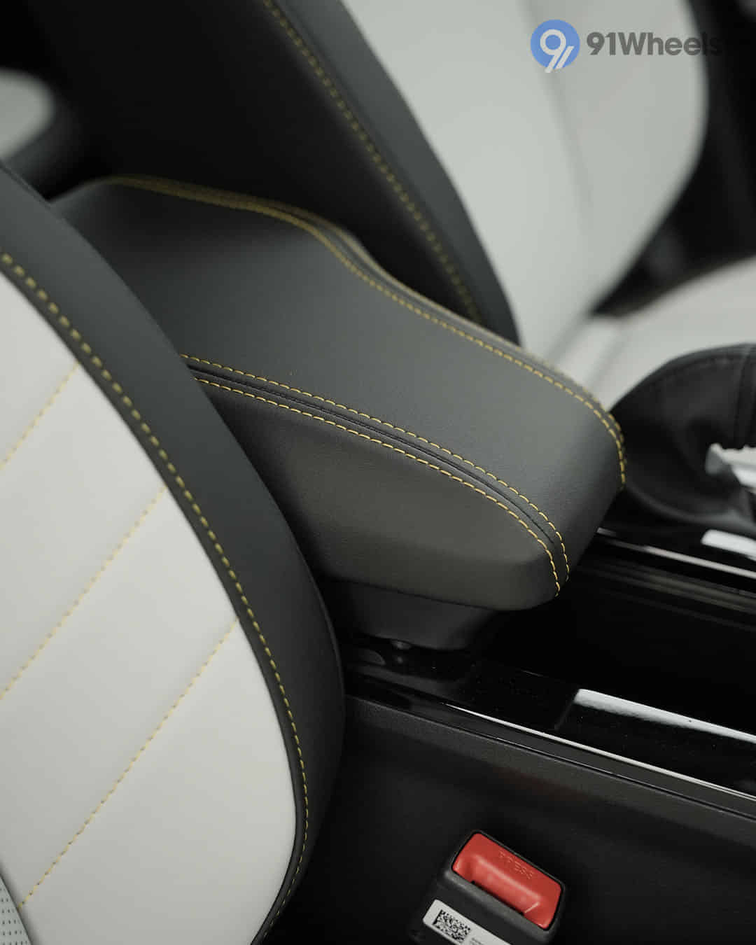 Front Centre Arm Rest