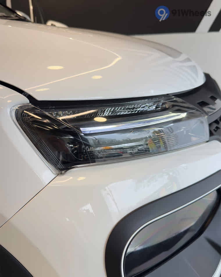 Headlights & Tail-lights - 3 Headlights & Tail-lights - 3