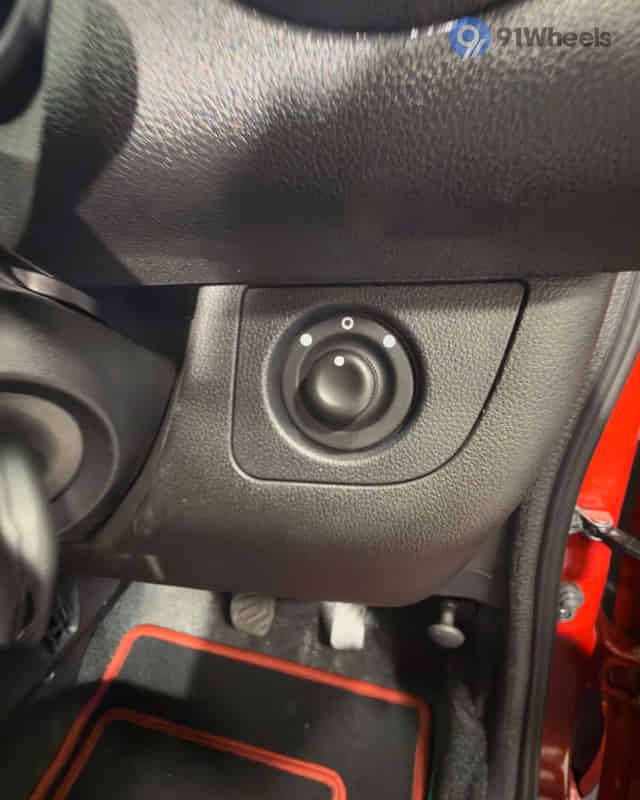 Kwid Outer Rear View Mirror (ORVM) Controls