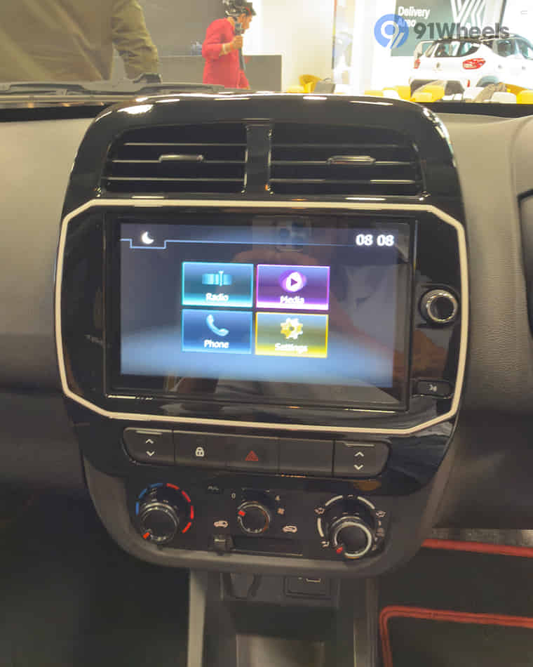 Infotainment & Charging - 1 Infotainment & Charging - 1