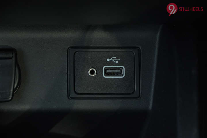 Renault Kwid USB Port/Power Socket/Wireless Charging