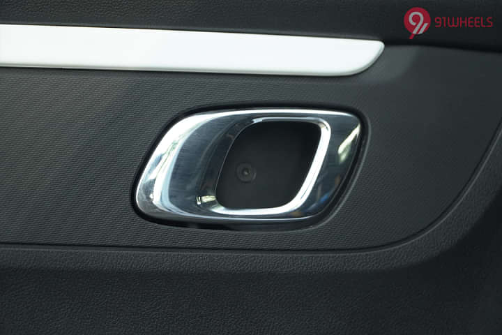 Renault Kwid Driver Side Door Pad Handle