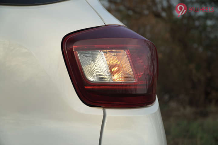 Renault Kwid Rear Signal/Blinker Light