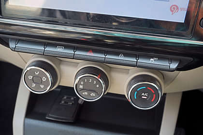 Renault Triber RXE 1.0L MT AC Controls