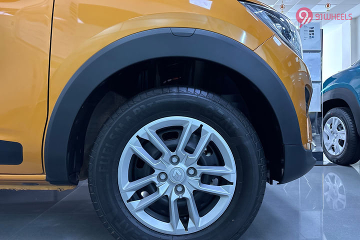 Renault Triber 2020-2025 Front Fender