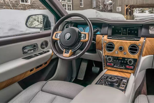 Rolls-Royce Cullinan Dashboard