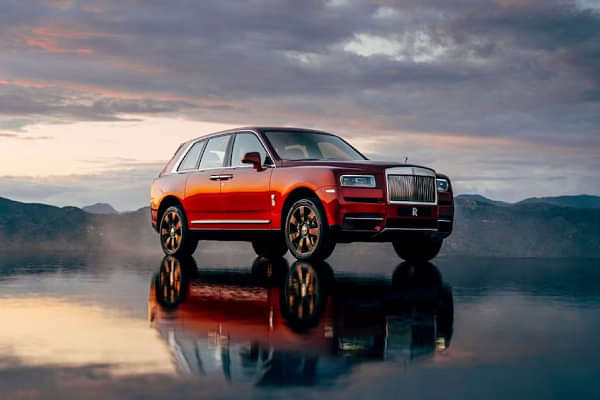 Rolls-Royce Cullinan Right Front Three Quarter