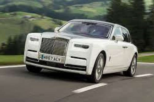 Rolls-Royce Phantom Left Front Three Quarter