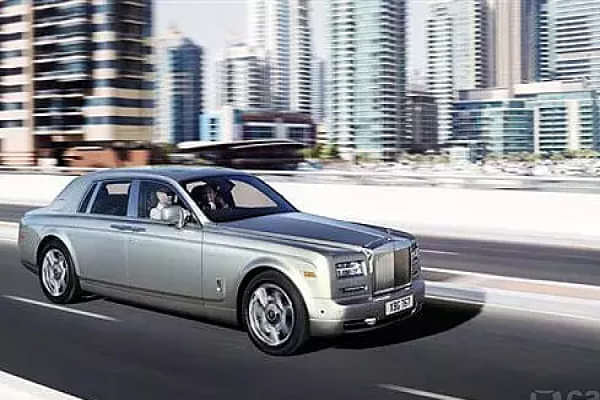 Rolls-Royce Phantom Right Front Three Quarter