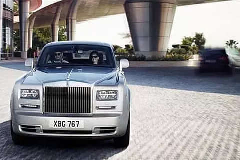 Rolls-Royce Phantom Extended Wheelbase Front View
