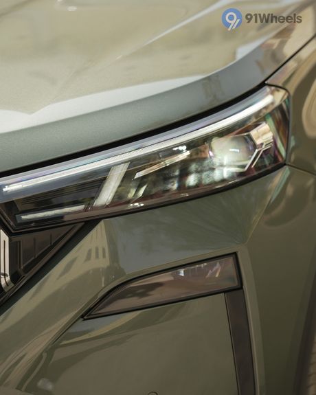 Kushaq Headlight