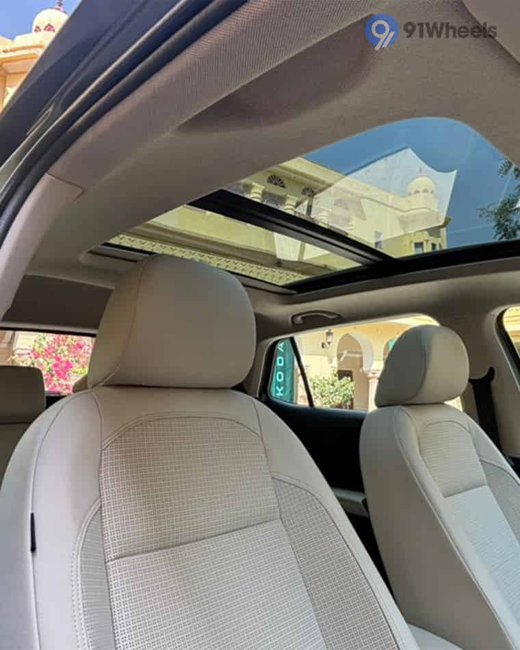 Seats & Cabin Comfort - 5 Seats & Cabin Comfort - 5