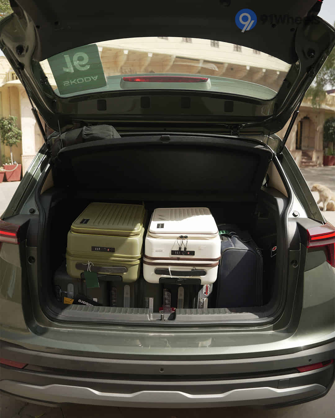 Bootspace with Luggage Bootspace with Luggage