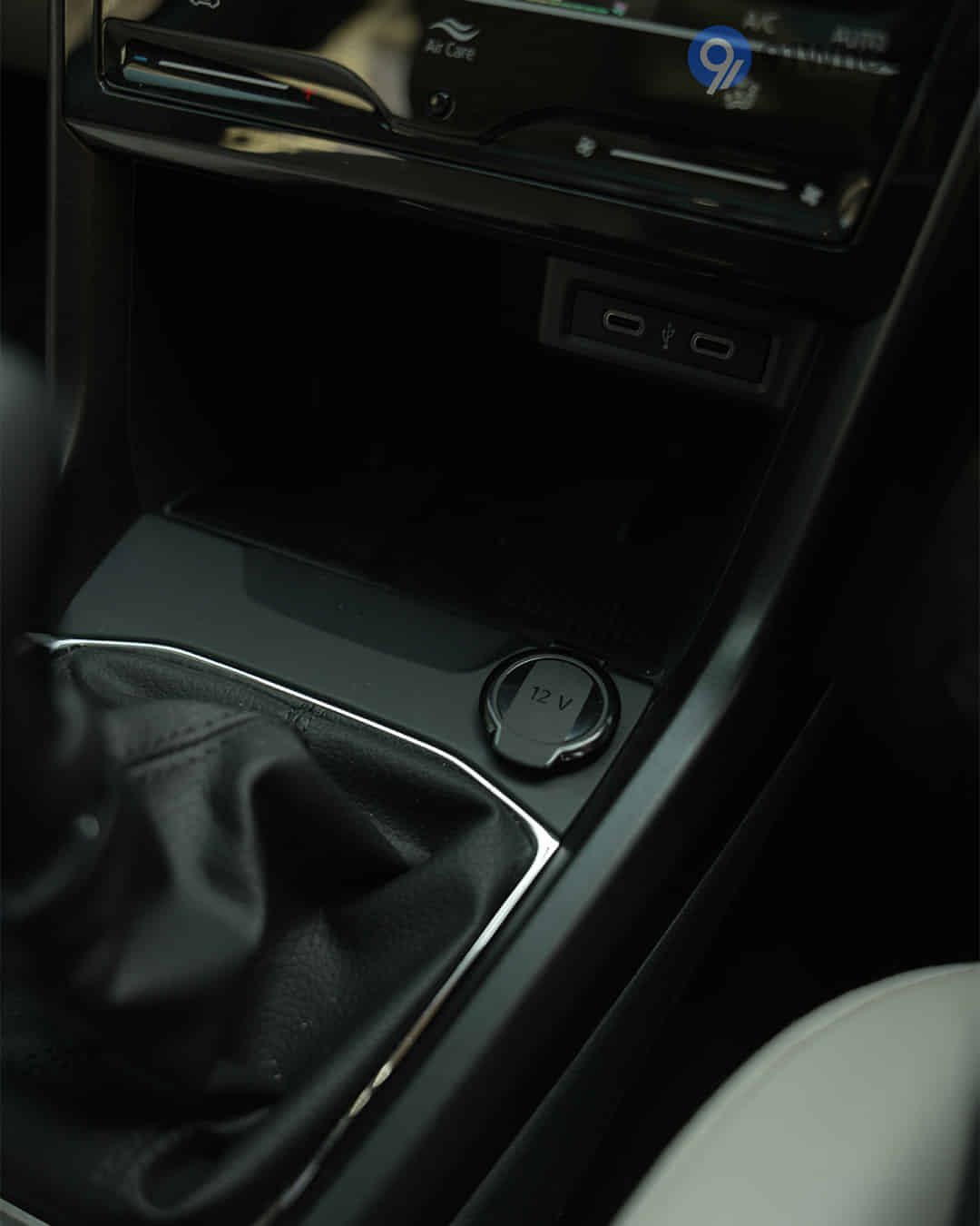 Power Socket / USB / Wireless Charging Power Socket / USB / Wireless Charging