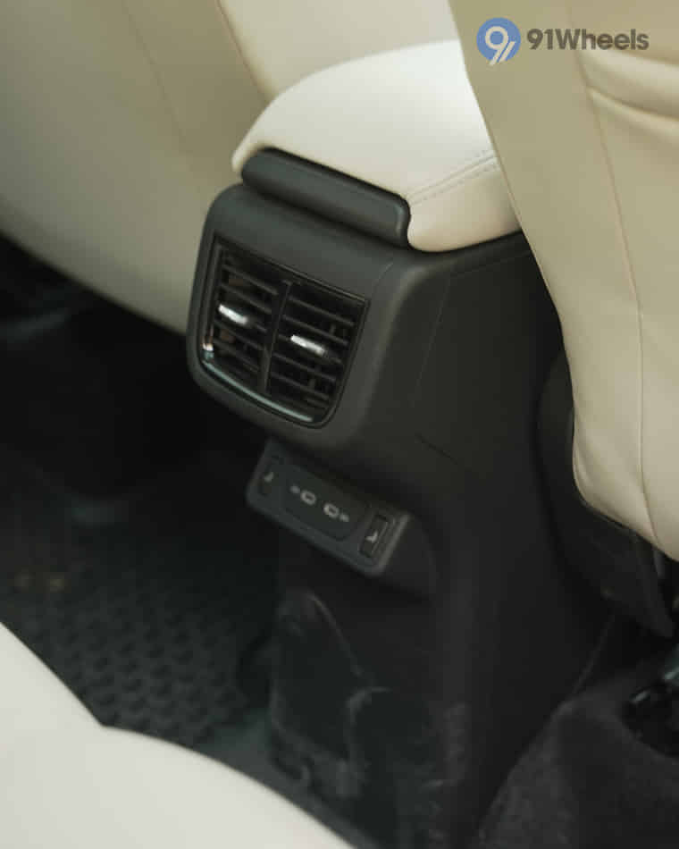 Infotainment & Charging - 3 Infotainment & Charging - 3