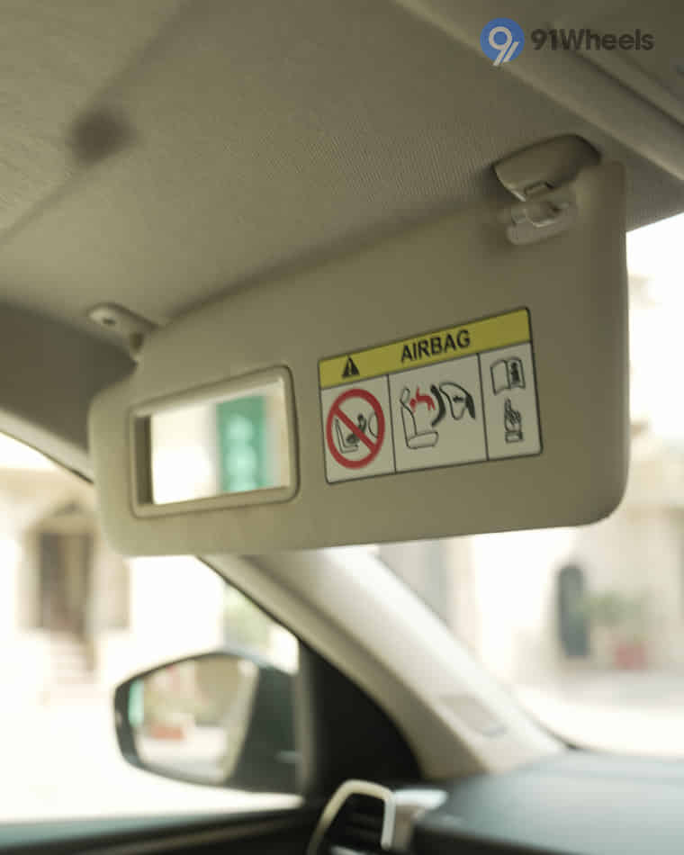 Dashboard & Front Cabin - 16 Dashboard & Front Cabin - 16