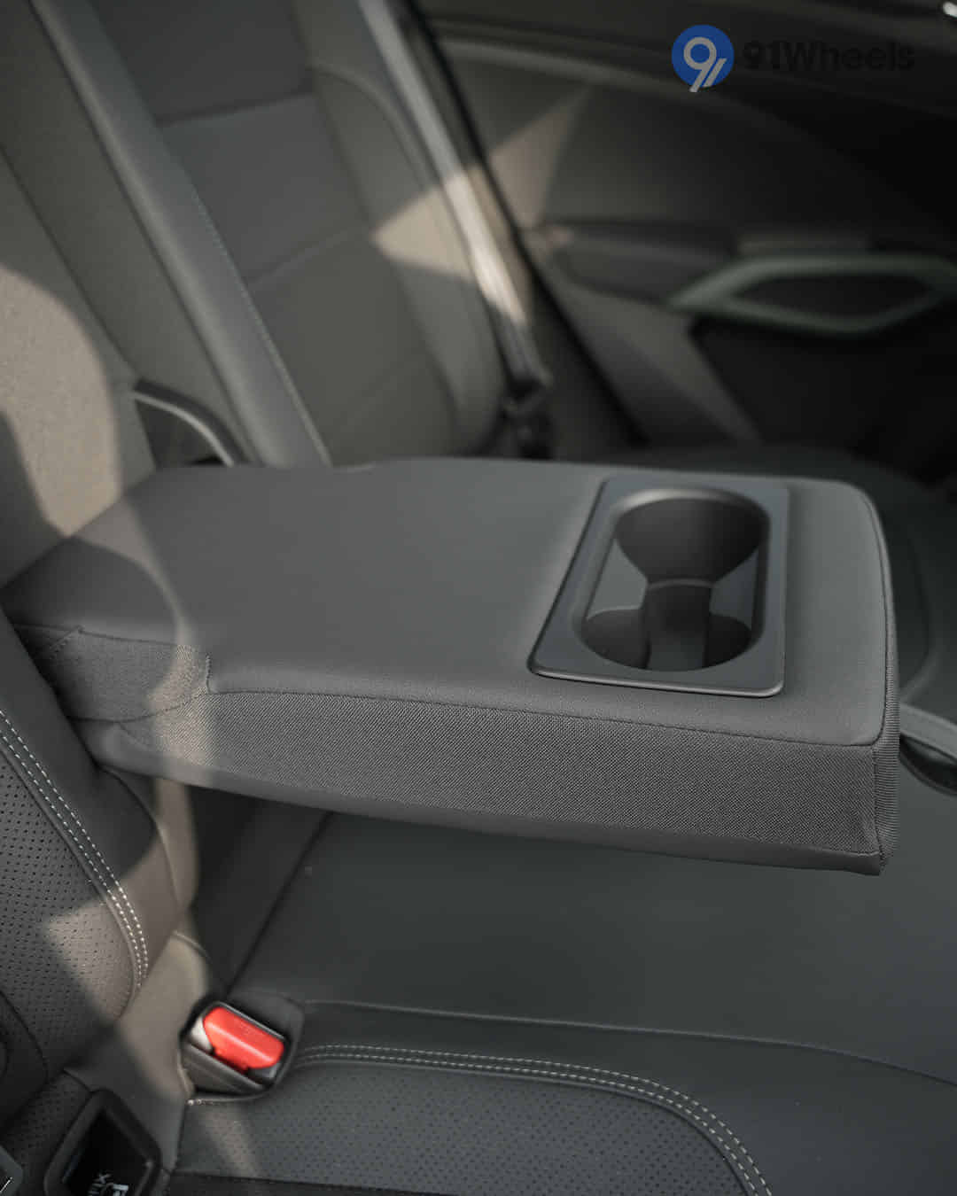 Rear Centre Arm Rest