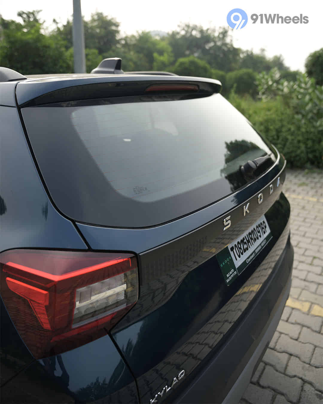 Rear Windshield / Windscreen