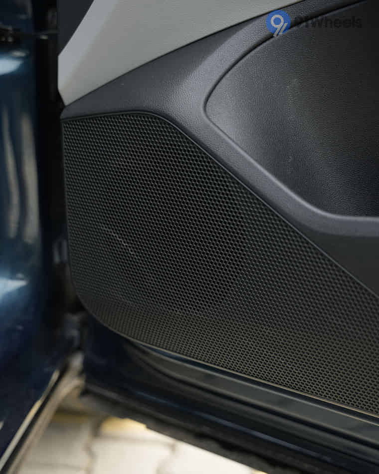 Infotainment & Charging - 1