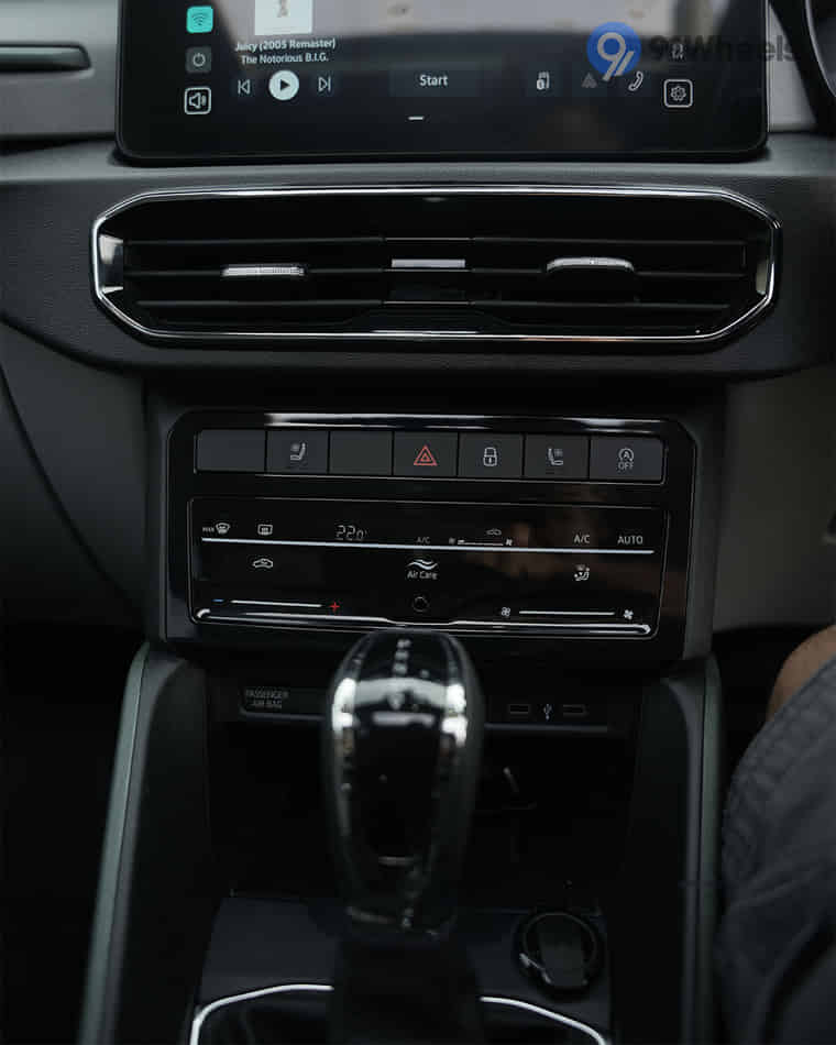 Dashboard & Front Cabin - 1