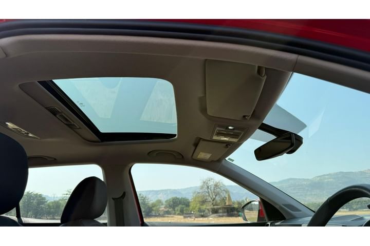 Skoda Kylaq Roof Mounted Controls/Sunroof & Cabin Light Controls